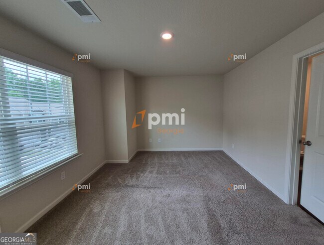 Photo - 511 Highwood Ln