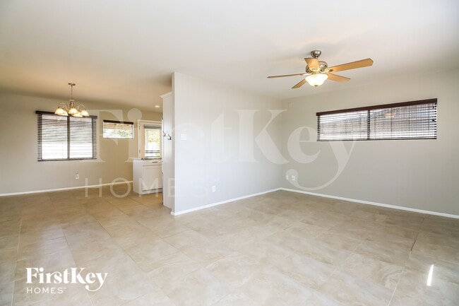 Photo - 320 E Orion St