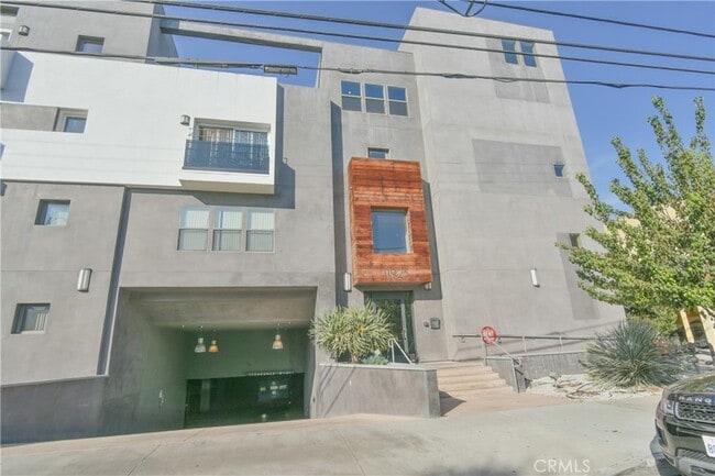 Building Photo - 11925 Kling St Unit 104 Rental