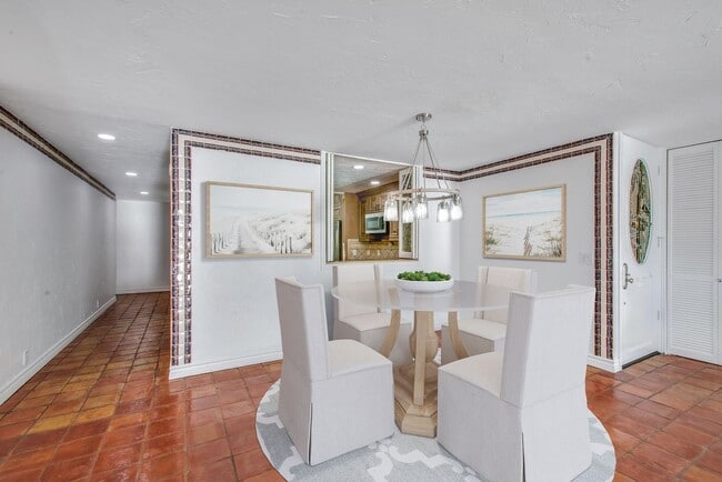 Photo - Stunning Ocean Front Oasis! 3 bedroom 2 bath condo with private steps to beach! Unidad 2