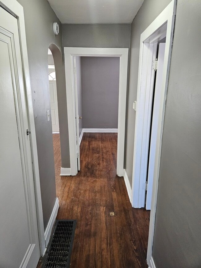 Photo - 4727 Massachusetts St