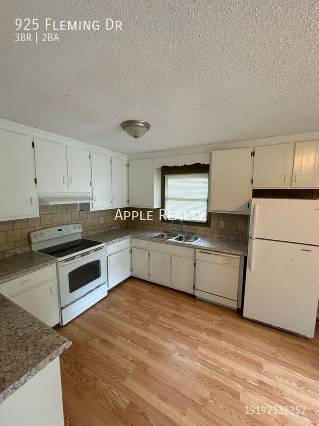Photo - 925 Fleming Dr