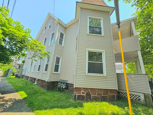 Photo - 483 Ferry St Unit 3