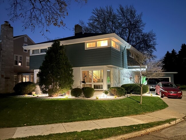 Building Photo - 8747 Parkview Ct
