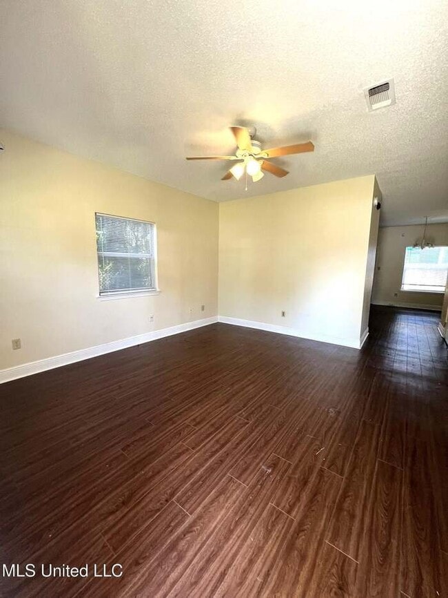 Photo - 1037 Township Rd