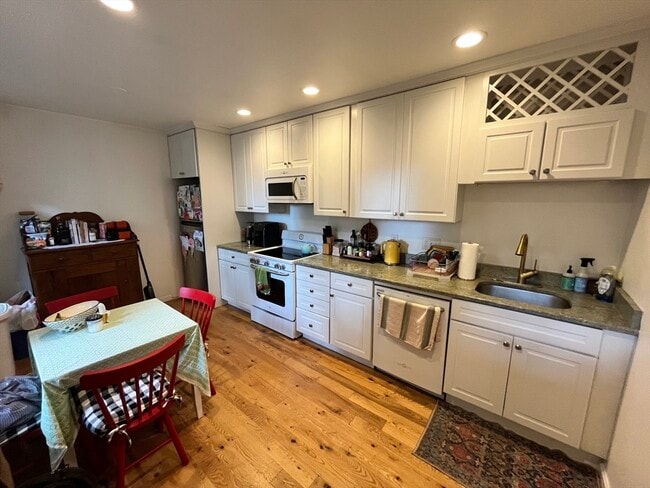 Photo - 115 Elm St Unit 1