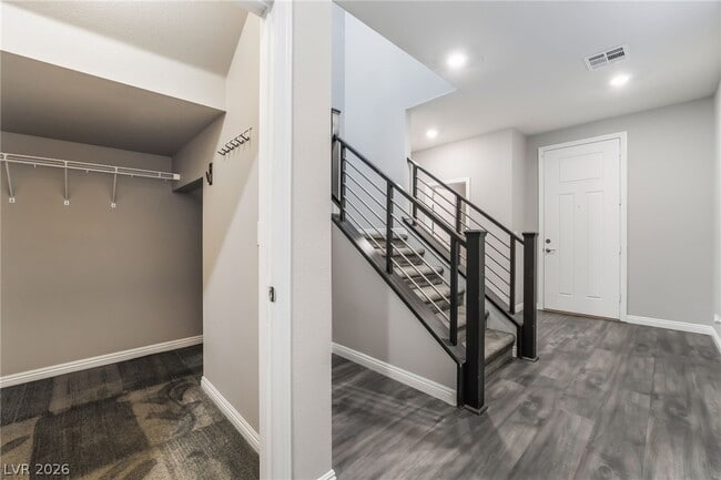 Photo - 909 Riverlawn Pl