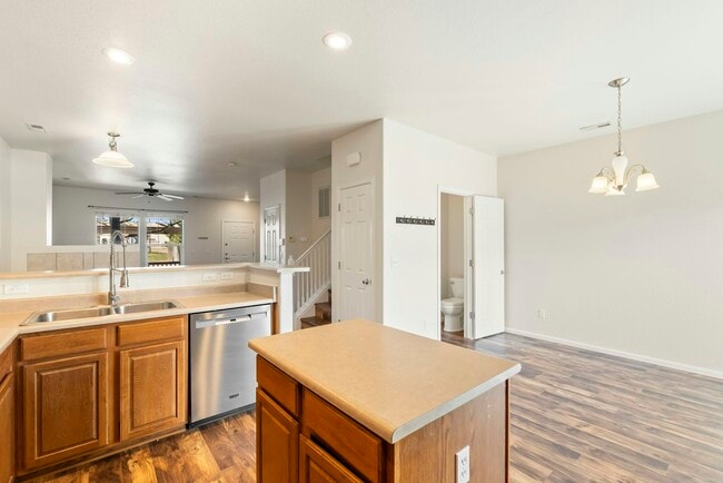 Photo - 2569 Shannara Grv