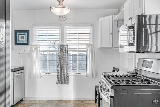 Photo - 1352 Ocean Park Blvd Unit D