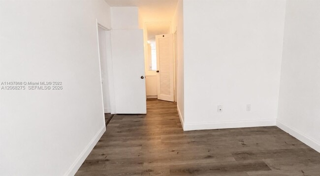 Photo - 1305 W 53rd St Unit 430