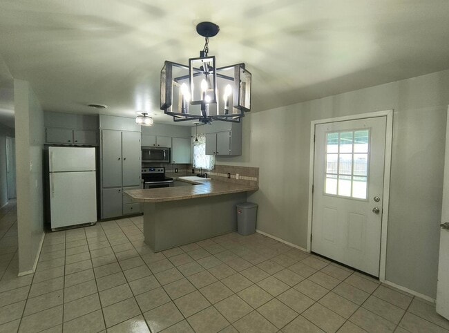 4 bedroom 2 bath College Hills Add home wi... - 4 bedroom 2 bath College Hills Add home wi...