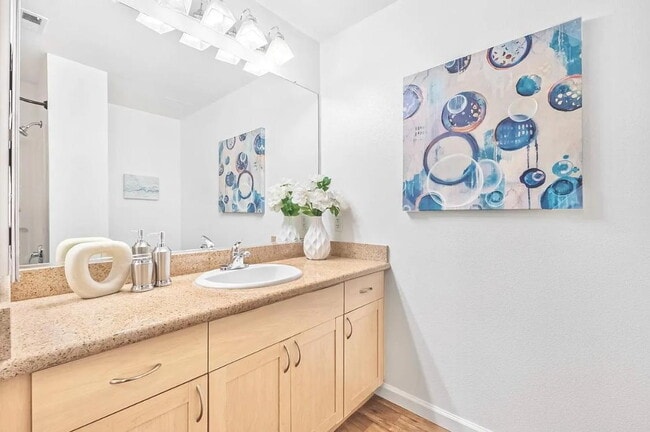 Building Photo - "Chic 1-Bed Oasis in San Jose with Hardwoo... Rental