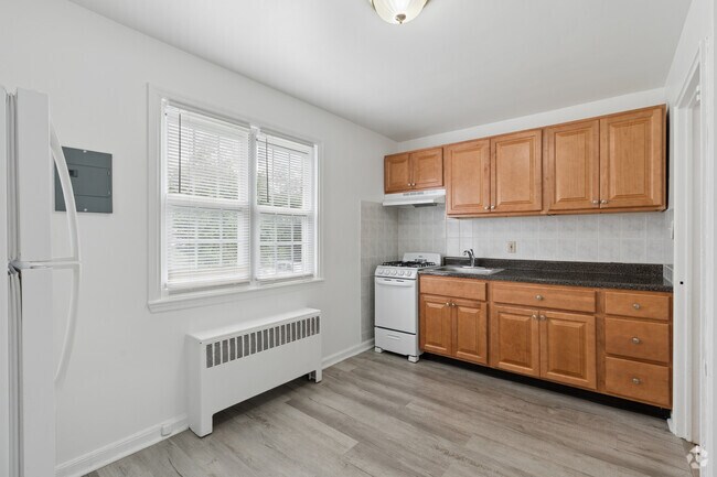 2BR, 1BA - 700SF - Kitchen