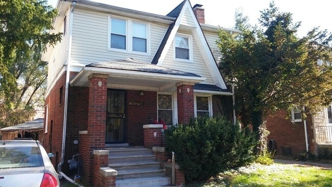 Building Photo - Beautiful 3 bedroom 1.5 bathroom colonial!