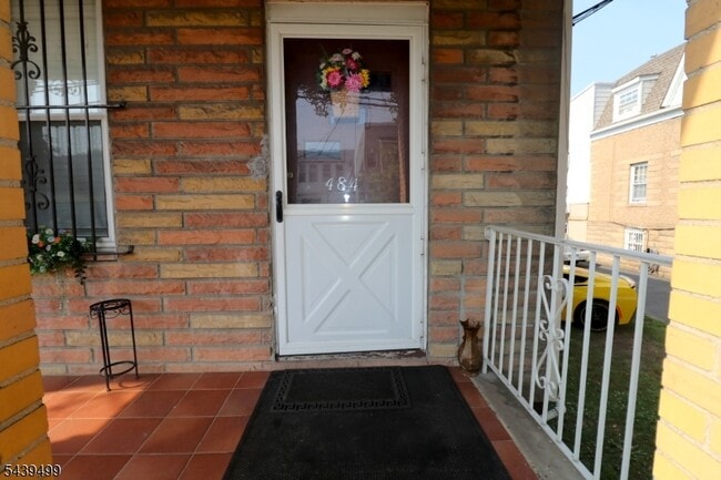Photo - 484 Delavan Ave