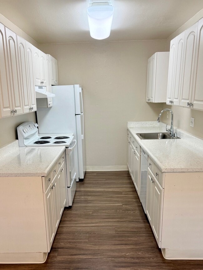 Photo - Olive Court Apartments