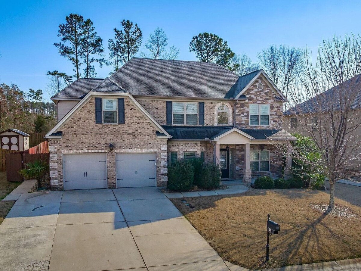 Beautiful Two-Story Home in Lexington - 5 bed, 3.5 bath - Beautiful Two-Story Home in Lexington - 5 bed, 3.5 bath