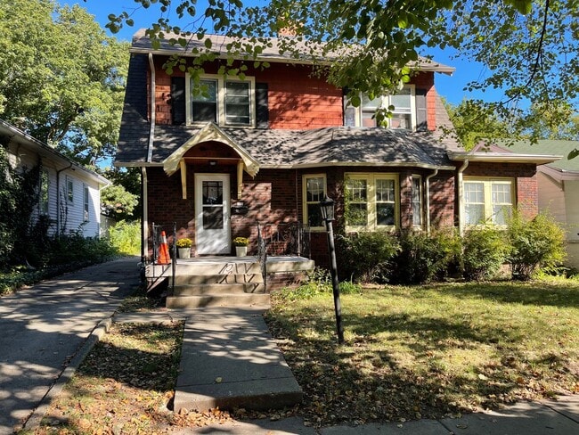 Building Photo - Newly Remodeled 3 bedroom and 2 bath house...