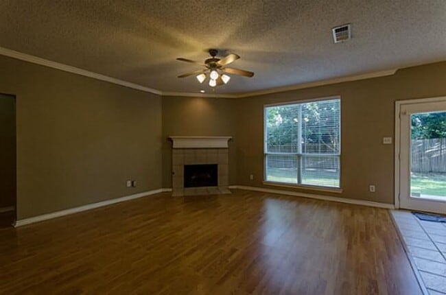 Building Photo - Elegant home with wooden floors, Ceramic tiles. Solar Panels will reduce your monthly electricity...