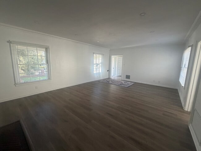 Photo - 3643 Monon St