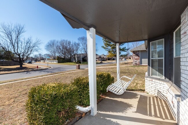 Photo - 3 Bed | 2 Bath in Broken Arrow!