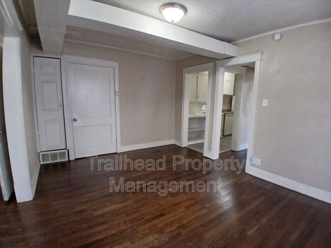 Photo - 104 N Indiana Ave