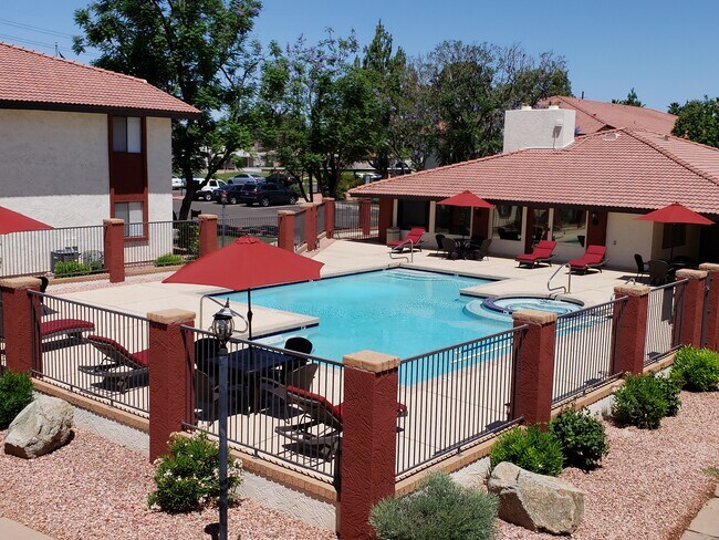 Desert Lakes Apartments