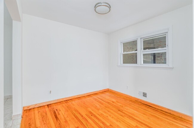 Photo - 304 Columbia Ave Unit Apt 1