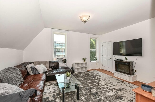 Photo - 2315 N Oakland Ave