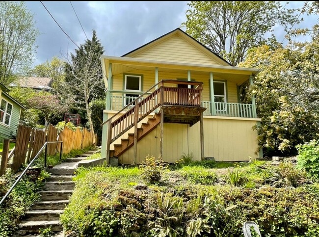 Remodeled Beauty in Woods Setting with Riv... - Remodeled Beauty in Woods Setting with Riv... Casa