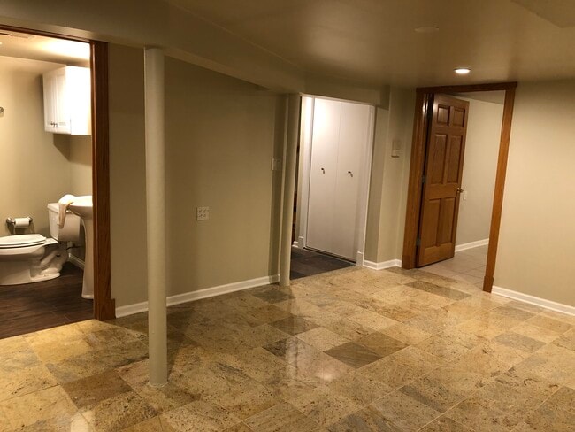 Living Room - 1813 W Armitage Ave Unit Garden