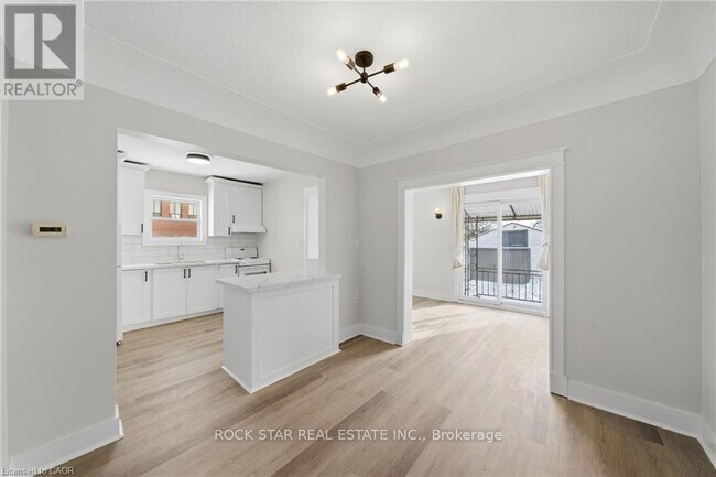 Photo - 1198 Dunsmure Rd