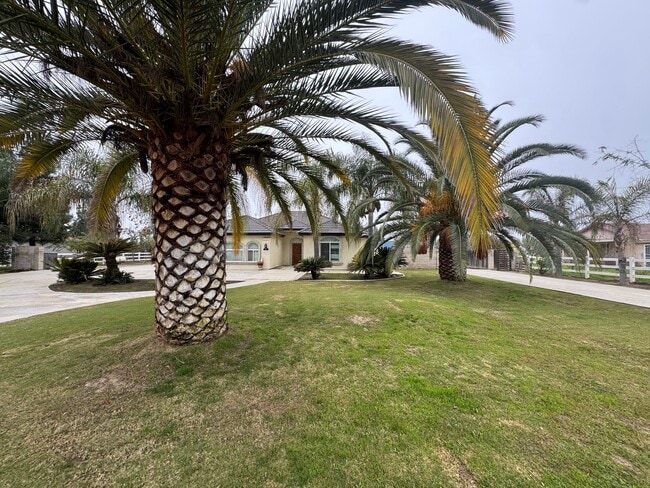 Photo - Spacious home with a pool!