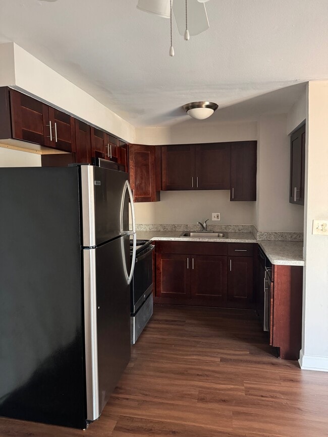 Photo - Circle Court