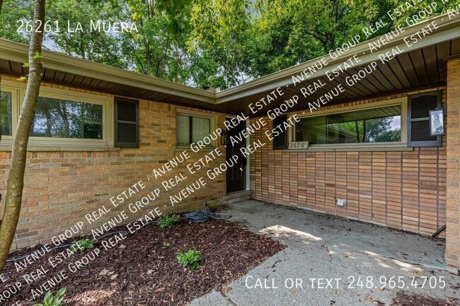 26261 La Muera St