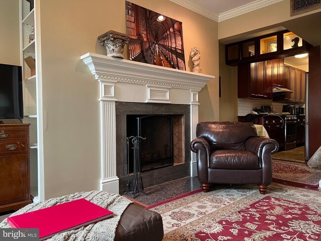 Building Photo - 721 12th St SE Unit 1