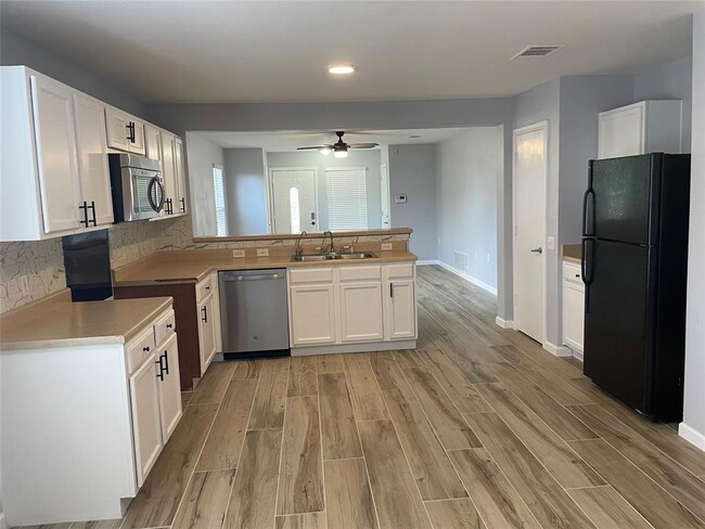 3401 Sand Dunes Ave