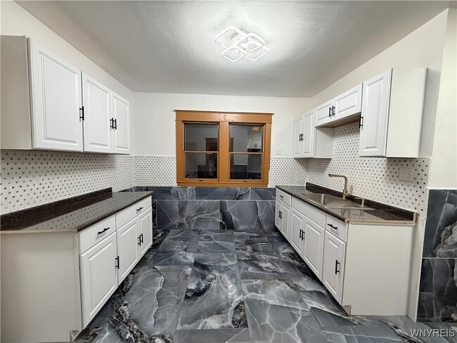 Photo - 111 Dempster St