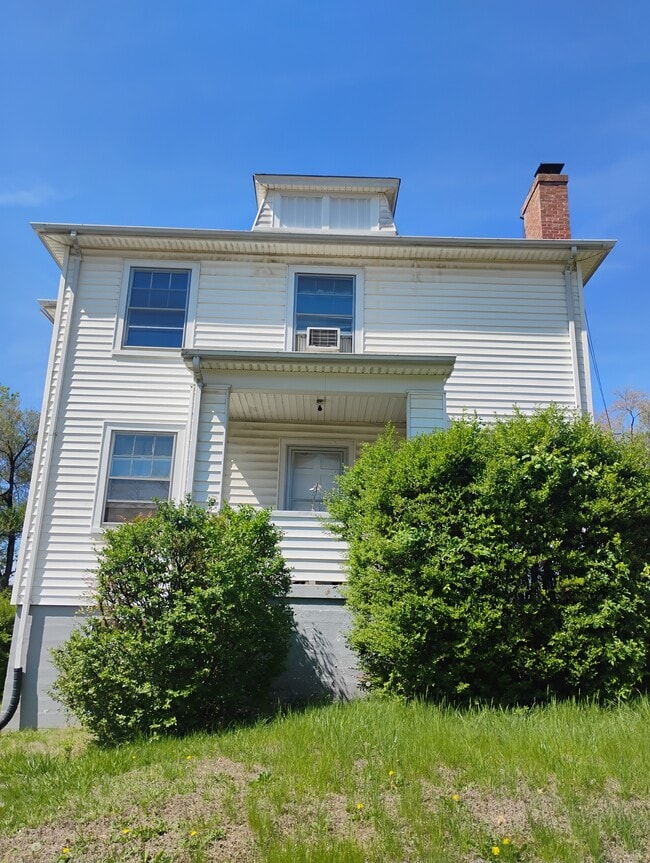 Photo - 701 Orchard St