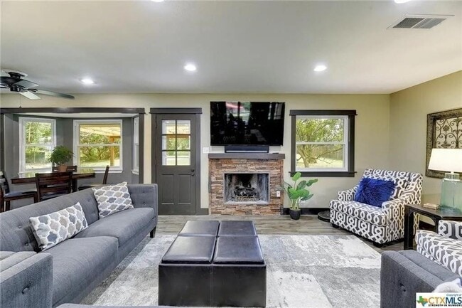 Photo - 112 W Mimosa Cir