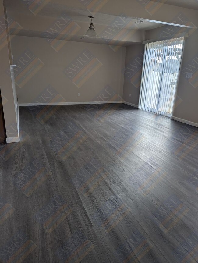 Photo - 2704 Bastion-