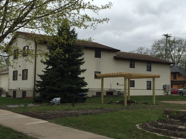 Photo - 520 7th St S