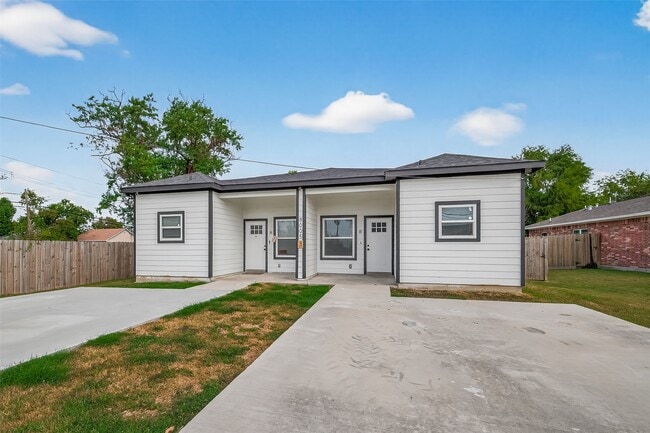 Photo - 8005 Sexton St