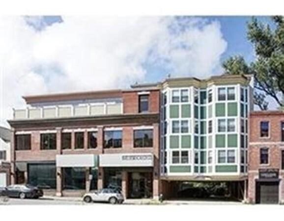 Building Photo - 81 Boylston St Unit 3 Rental