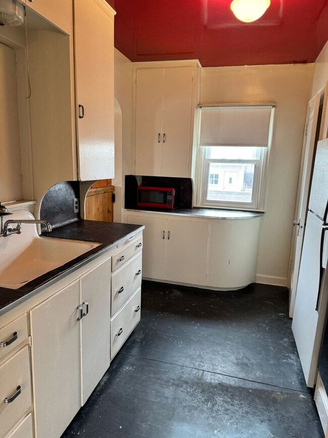 Photo - Pet friendly spacious home with new paint .