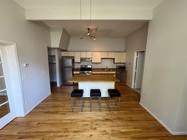 Building Photo - 450 Dayton Ave Rental
