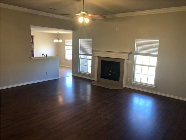 Photo - 1595 Charles St