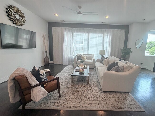 Photo - 3311 Baer St