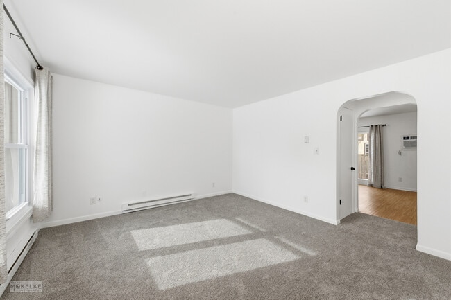 Photo - 105 W Somonauk St