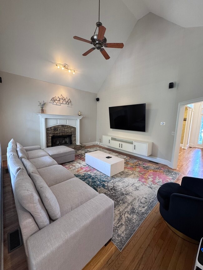 Building Photo - 5914 Mount Water Trl Unit Master Room